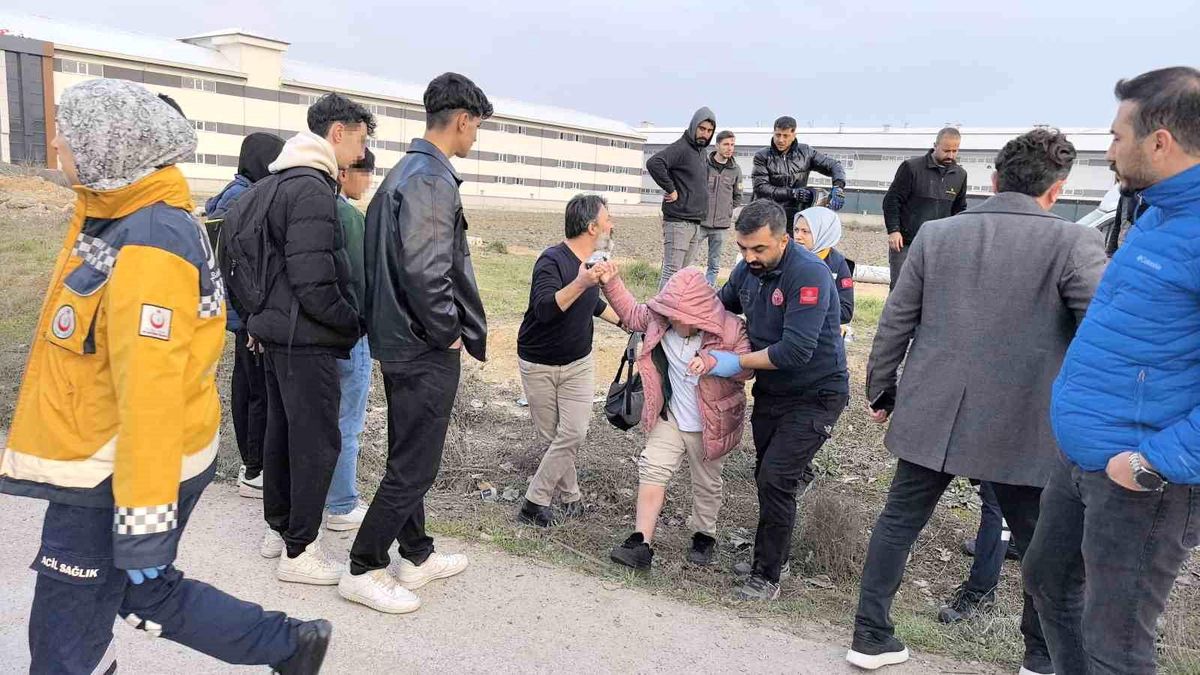 İnegöl\'de Servis Kazası: 10 Yaralı