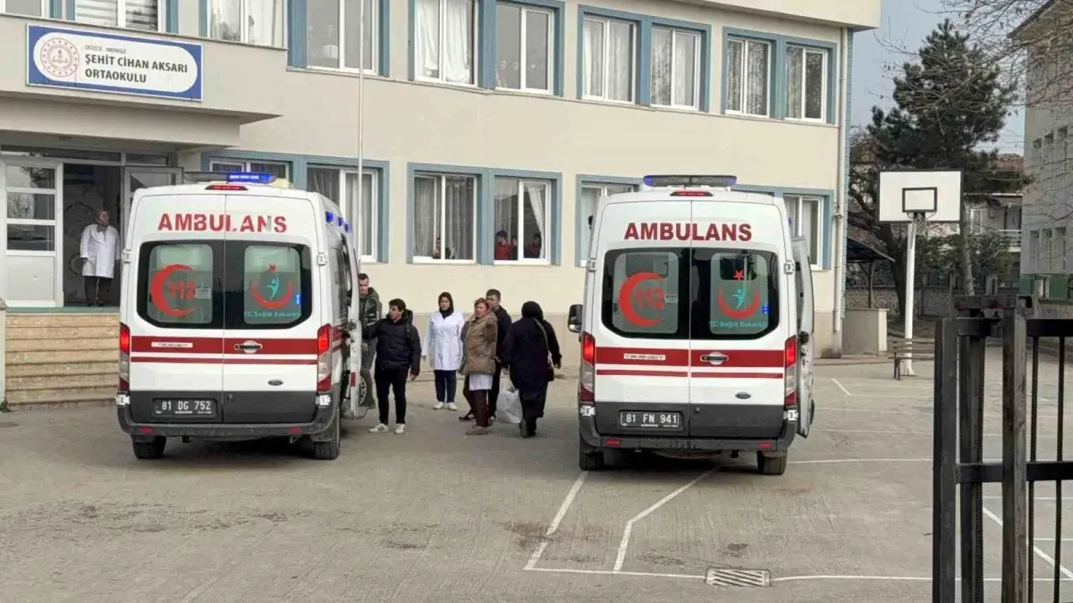 Düzce\'de karın ağrısı şikayetiyle 5 öğrenci hastaneye kaldırıldı