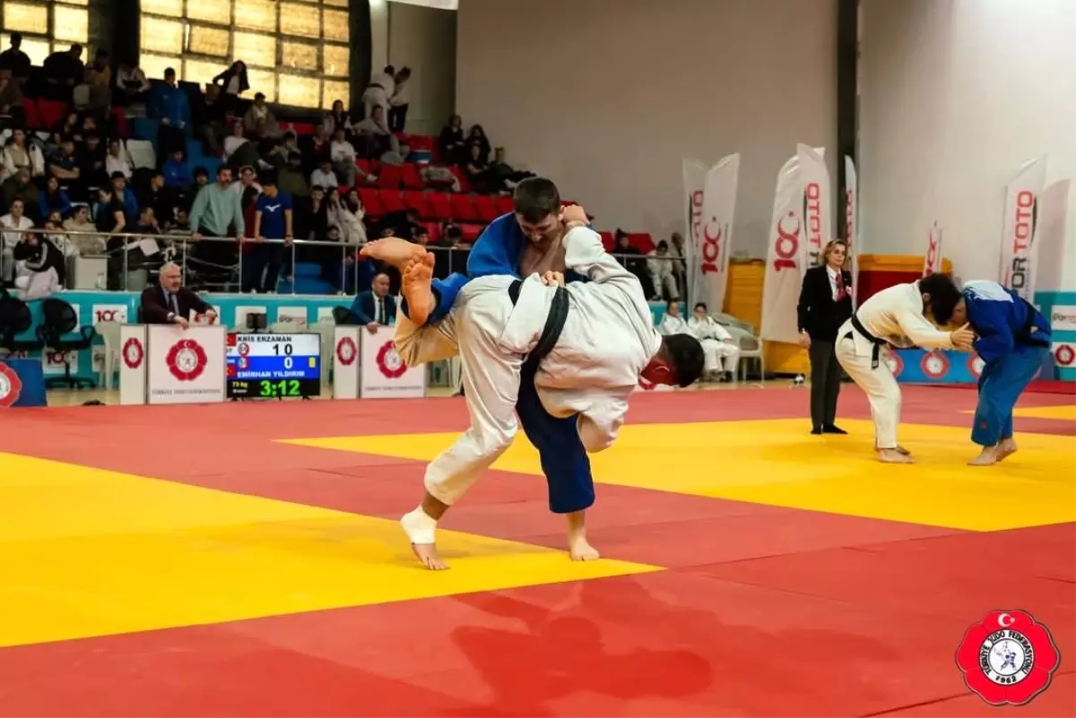 Emin Levent Yelkenci, Judo Şampiyonası\'nda Altın Madalya Kazandı