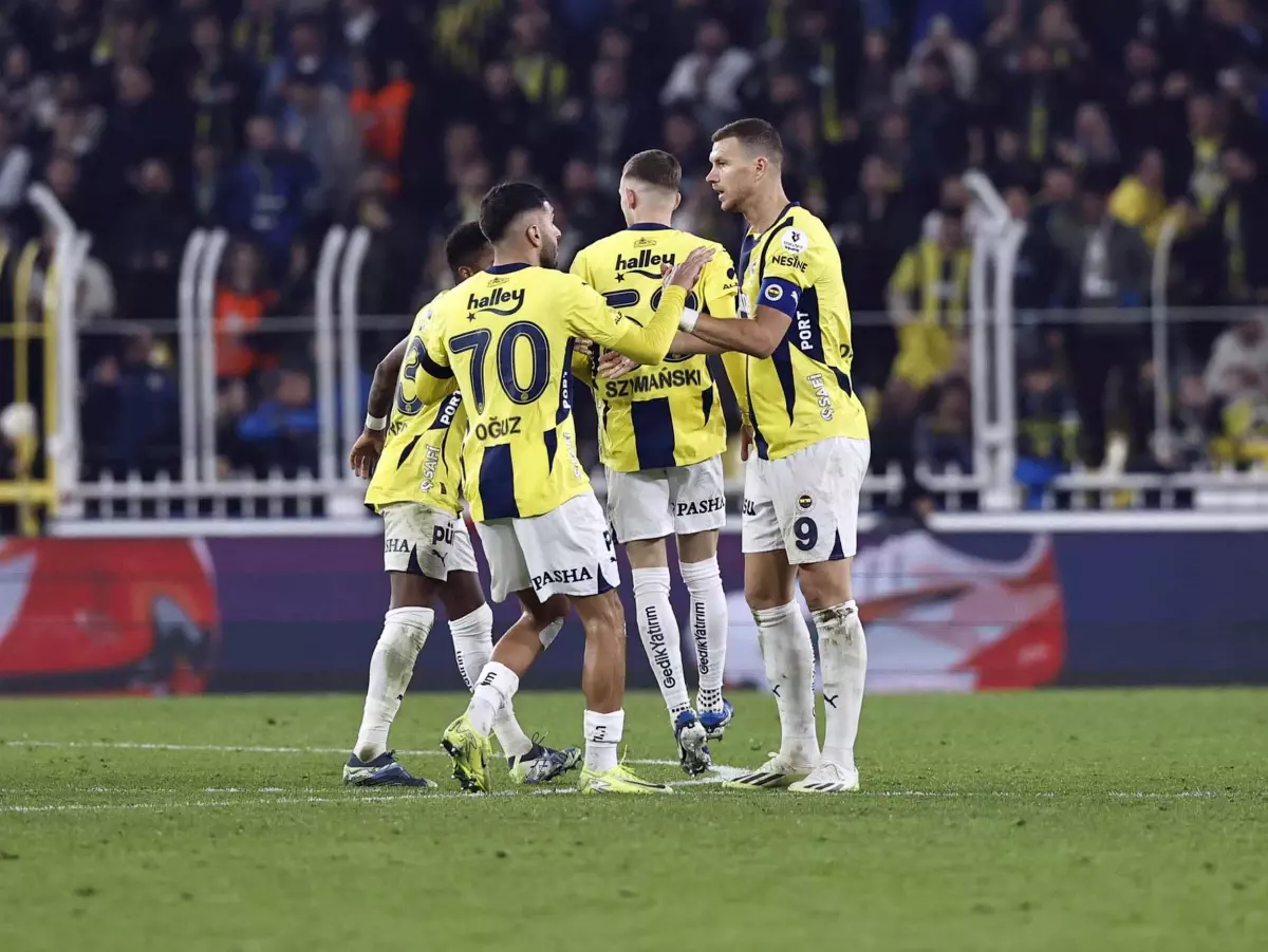 Fenerbahçe, Çaykur Rizespor\'u 3-2 Geçerek Zirve Takibini Sürdürüyor