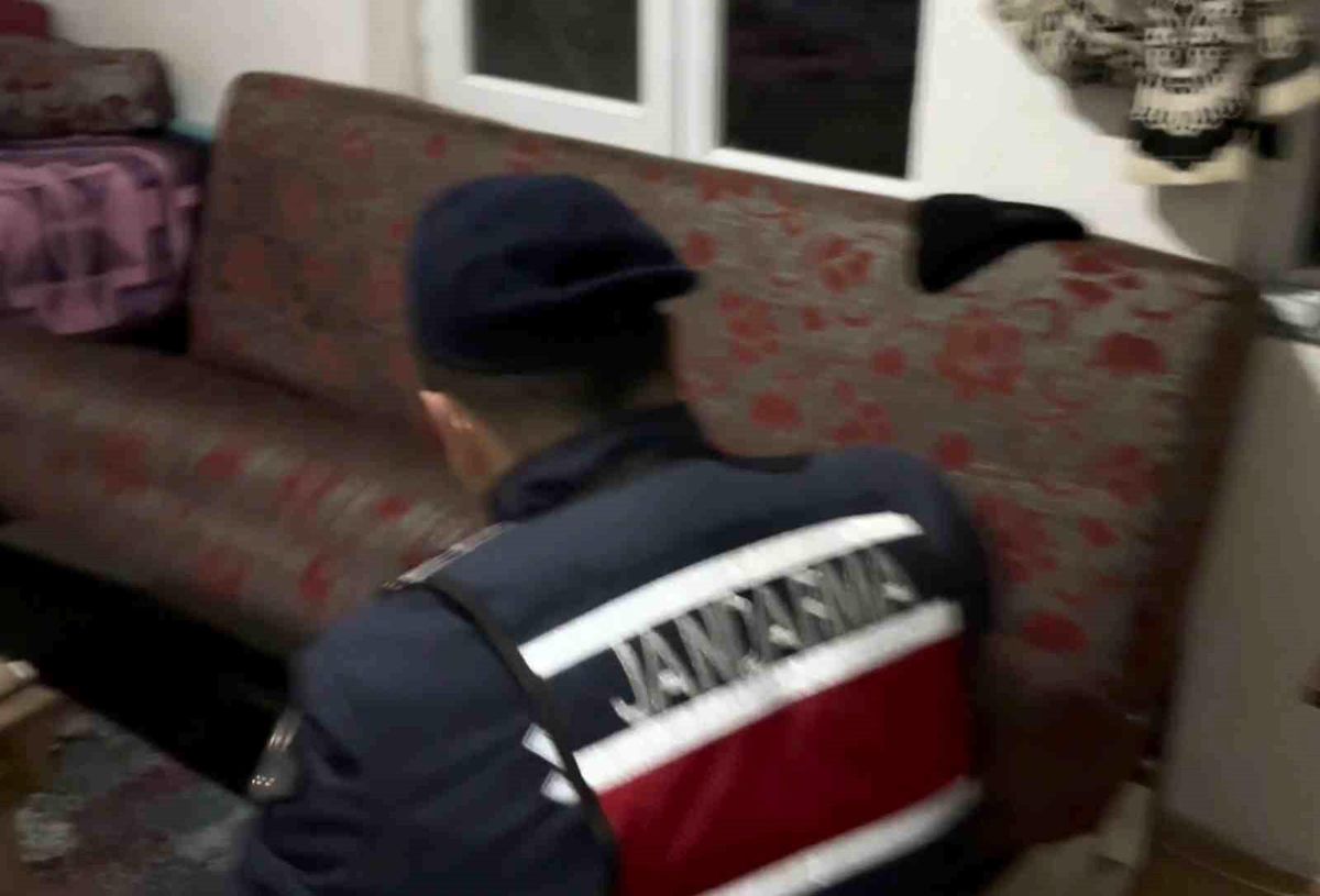Aksaray\'da Kaçak Silah Operasyonu: 9 Gözaltı