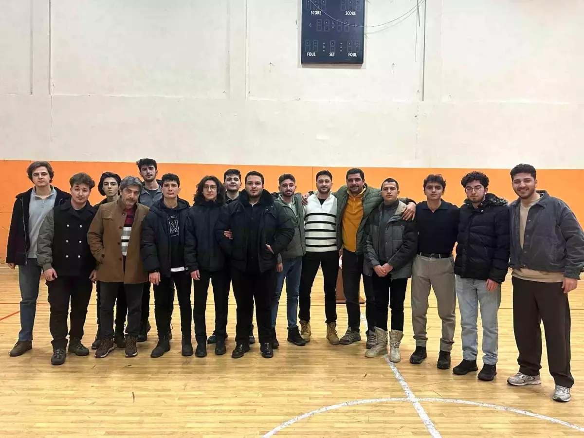 Necmettin Erbakan Fen Lisesi\'nde Mezunlar Buluşması