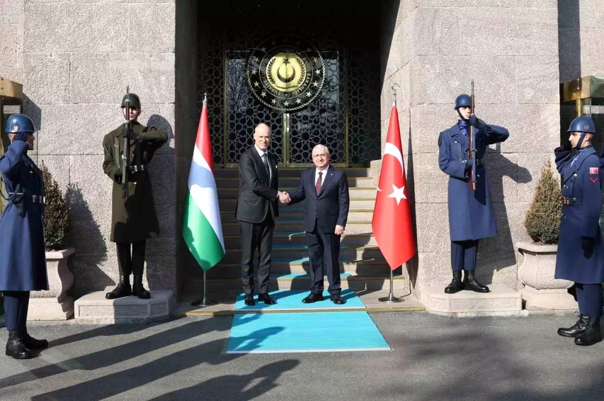 Bakan Güler, Macaristanlı Mevkidaşıyla Görüştü