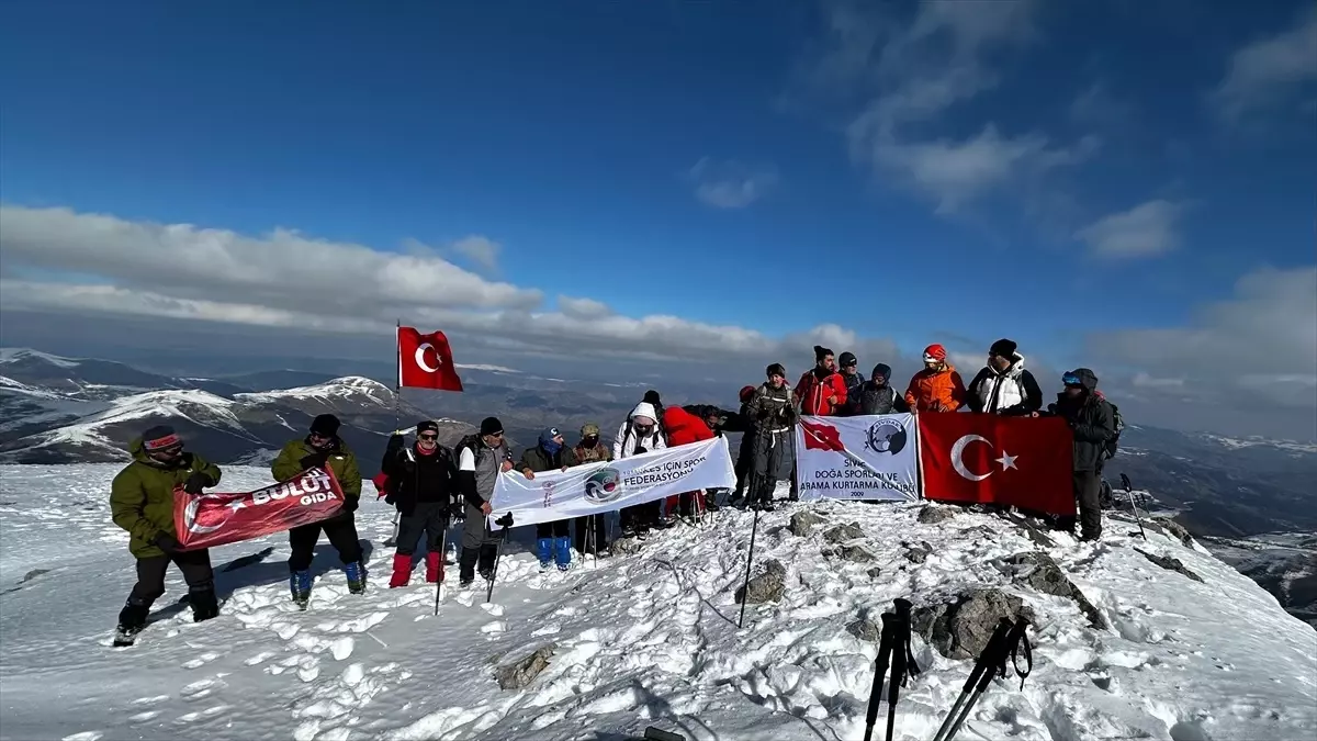 SİVDAK Dağıcıları Tekeli Dağı\'nda Zirve Tırmanışı Gerçekleştirdi