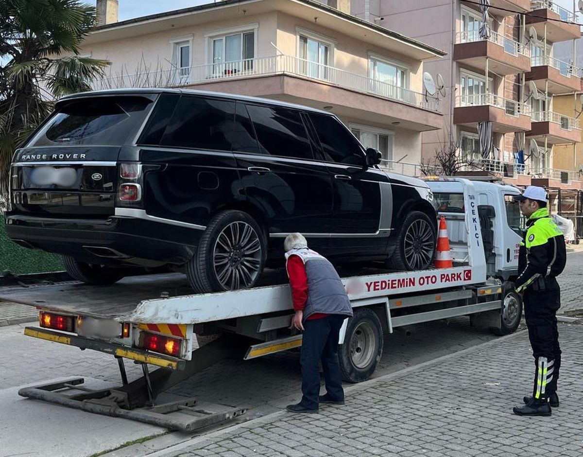 Yalova\'da Çakar Lamba Takan Sürücüye 138 Bin Lira Ceza
