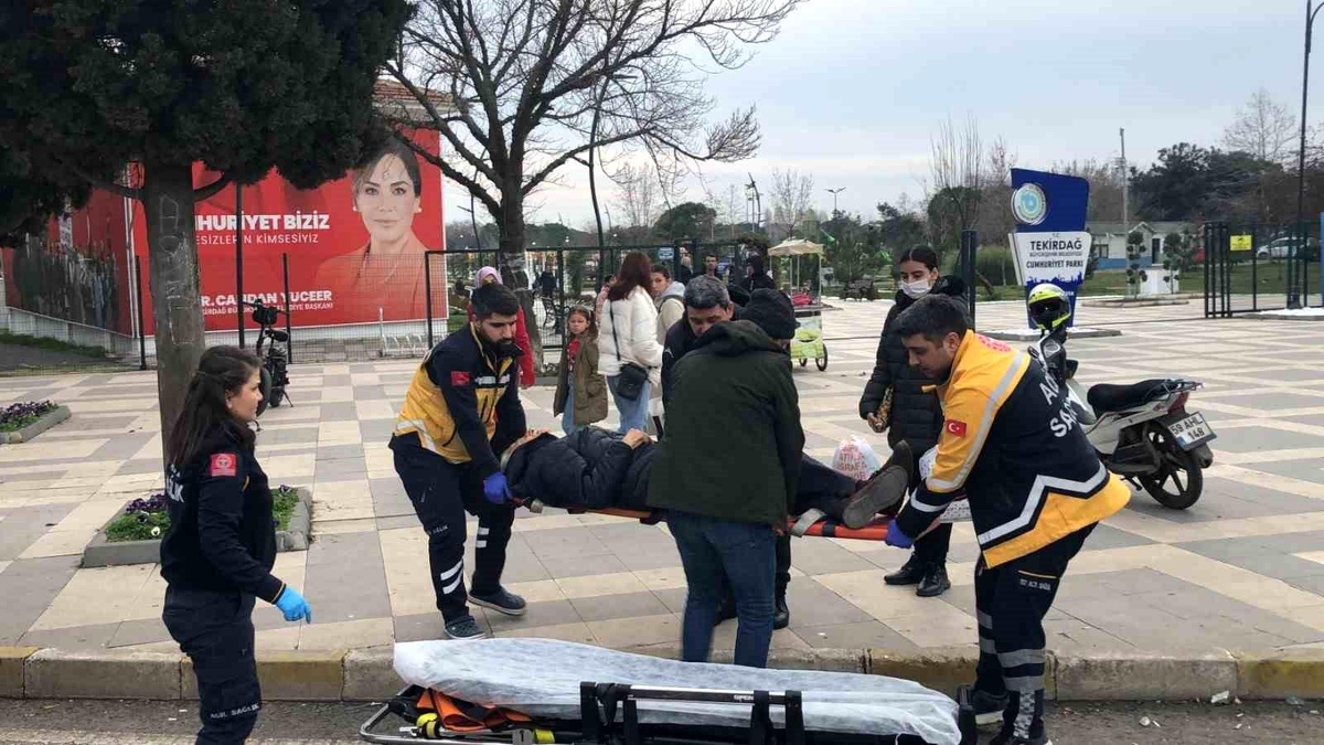 Tekirdağ\'da Yaşlı Adam Minibüsten Düşerek Yaralandı