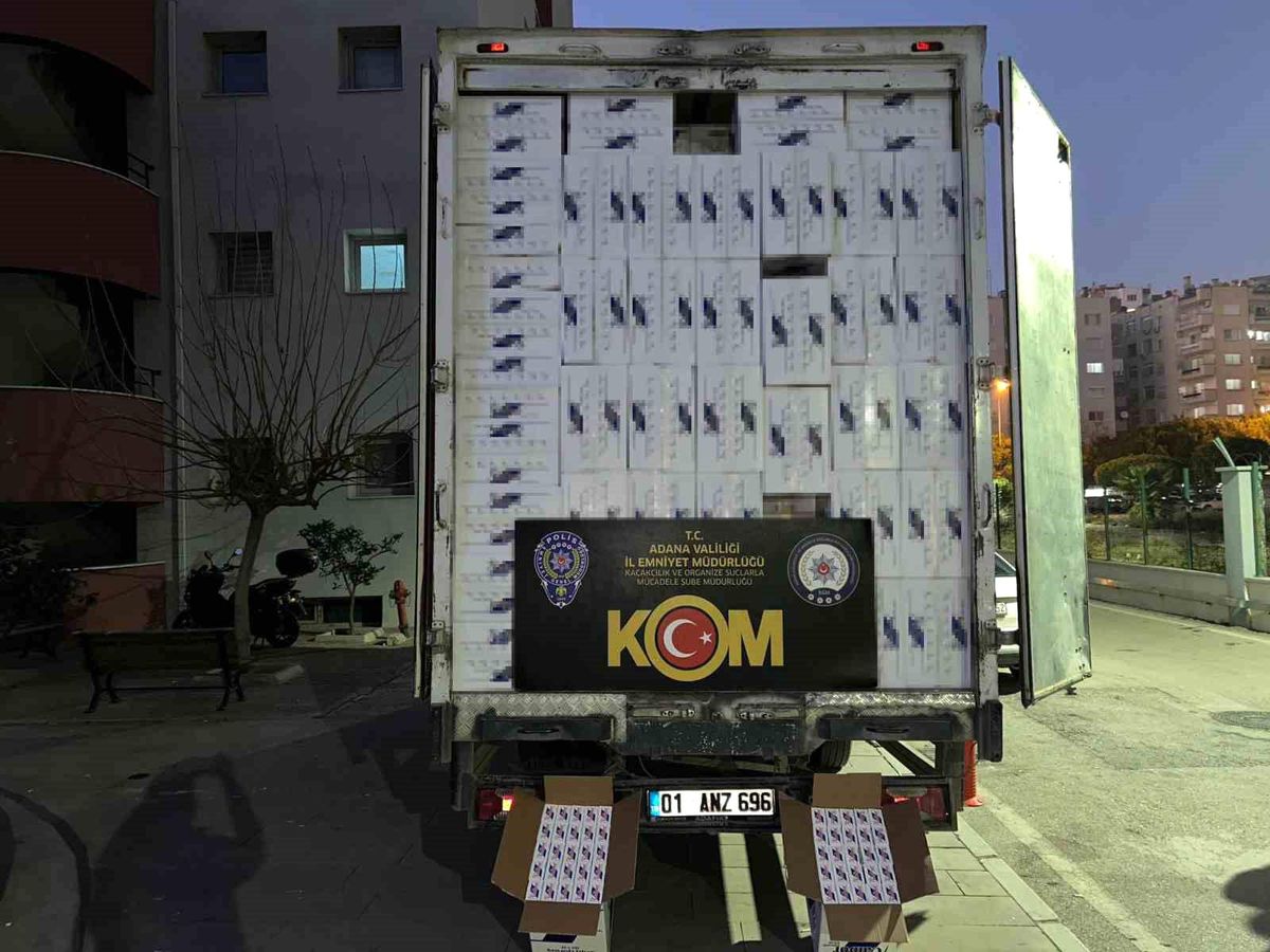 Adana\'da 5 Milyon Kaçak Makaron Ele Geçirildi