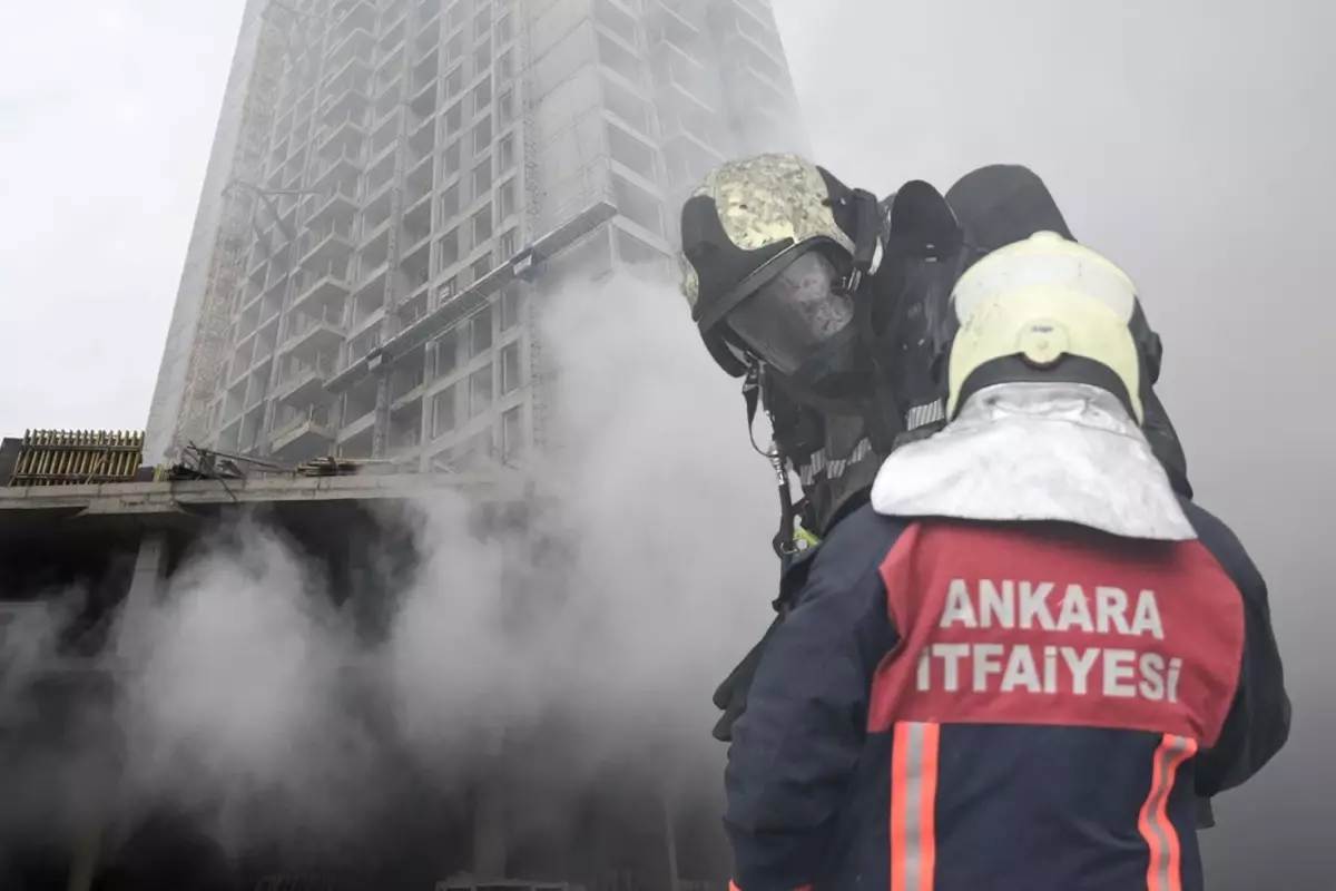 Ankara\'da büyük yangın! Dumanlar gökyüzünü kapladı