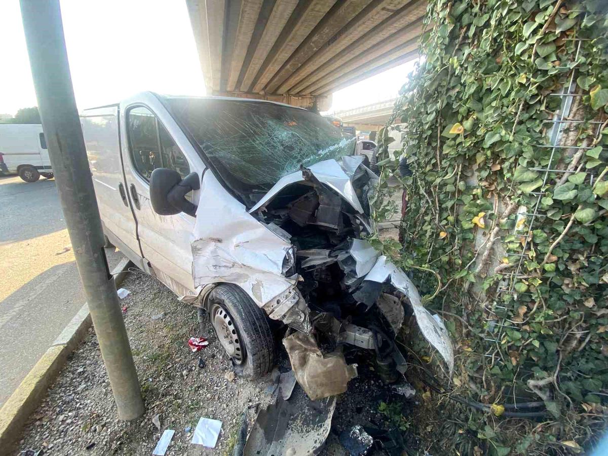 Antalya\'da Trafik Kazası: 1 Yaralı