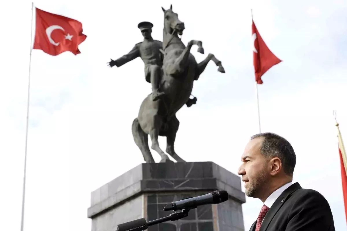 Başkan Özdemir: "Bu onurlu mirası yaşatmak ve yüceltmek en büyük görevimizdir"