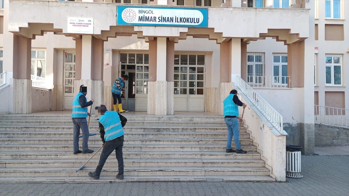 Hükümlüler Okullarda Temizlik Yaptı
