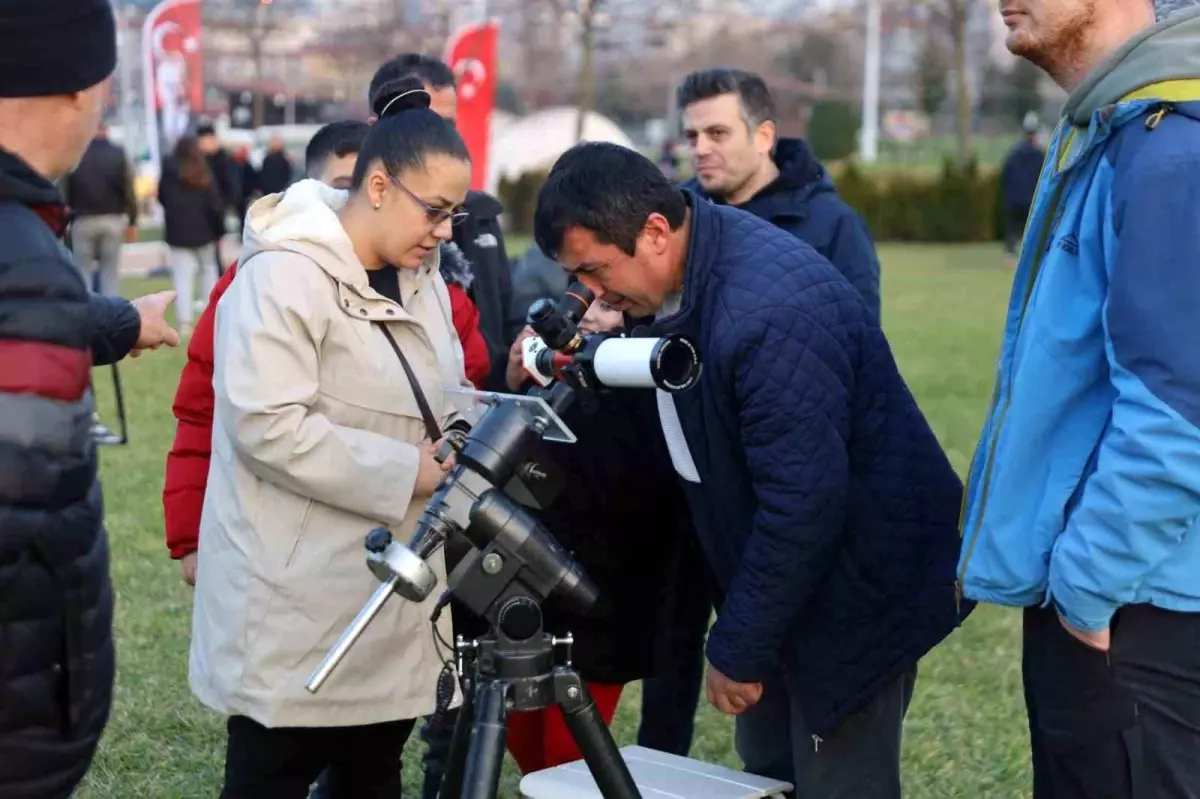 Bursa\'da Gökyüzü Gözlem Şenliği: Bilim Tutkunları Güneş ve Gezegenleri İnceledi