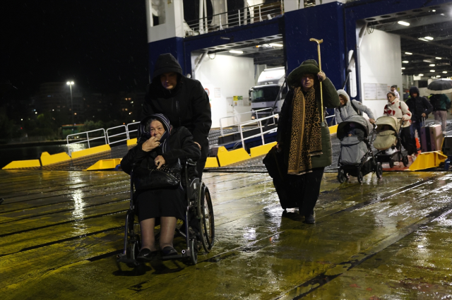 Deprem fırtınasından kaçış! Tahliyeler için ek uçak seferleri kondu