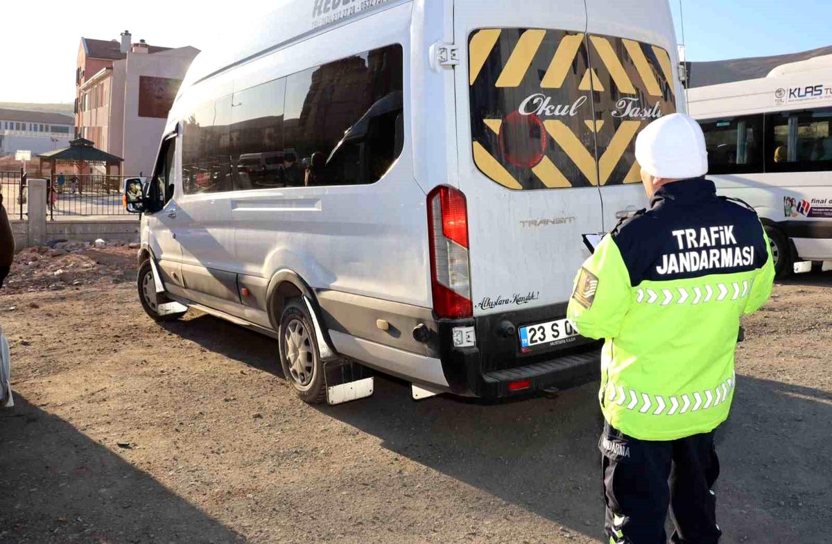 Elazığ\'da Okul Önlerinde Güvenlik Denetimi