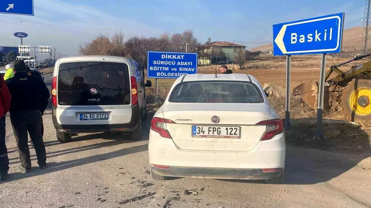 Elazığ\'da Trafik Kazası: 2 Yaralı