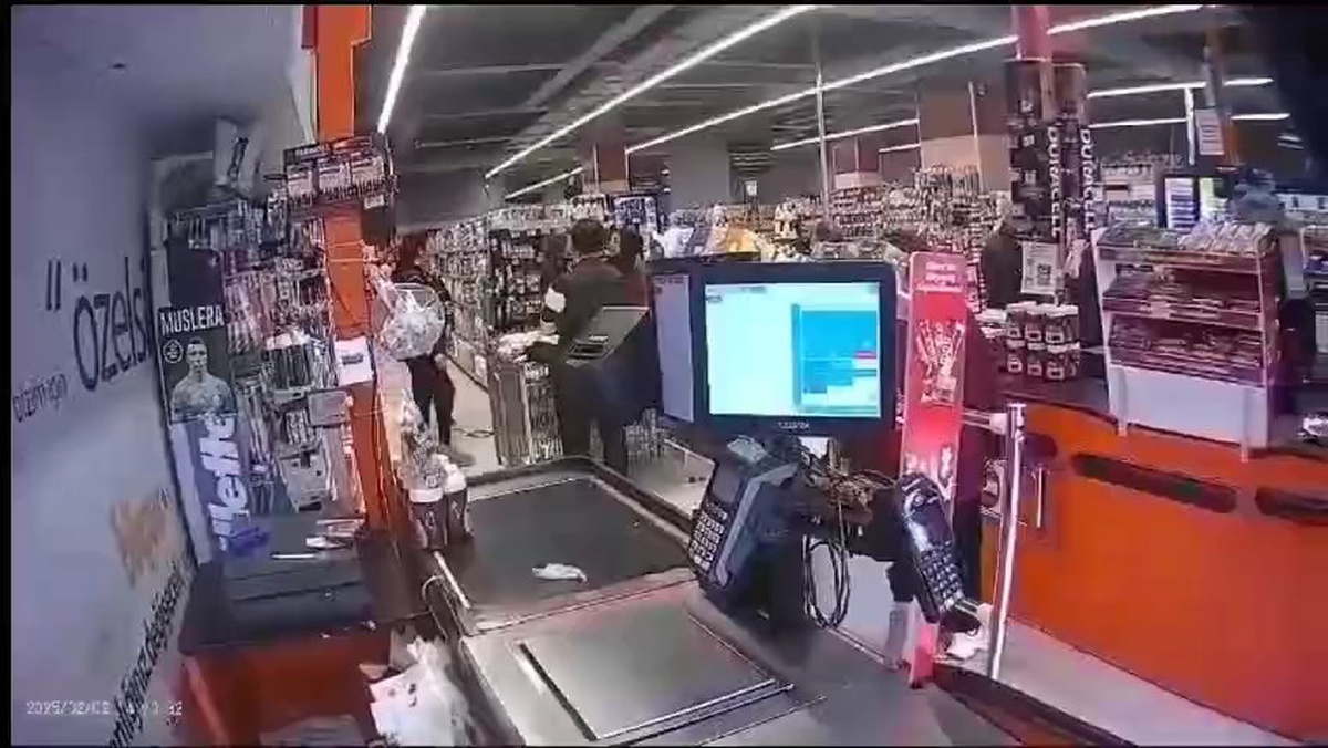 Esenyurt\'ta Market Çalışanı İşten Çıkarıldı, Sinir Krizi Geçirdi