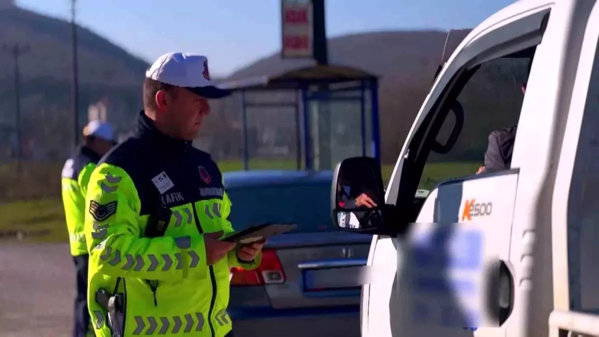 Sakarya\'da Trafik Denetimleri: 165 Bin Araç Kontrol Edildi