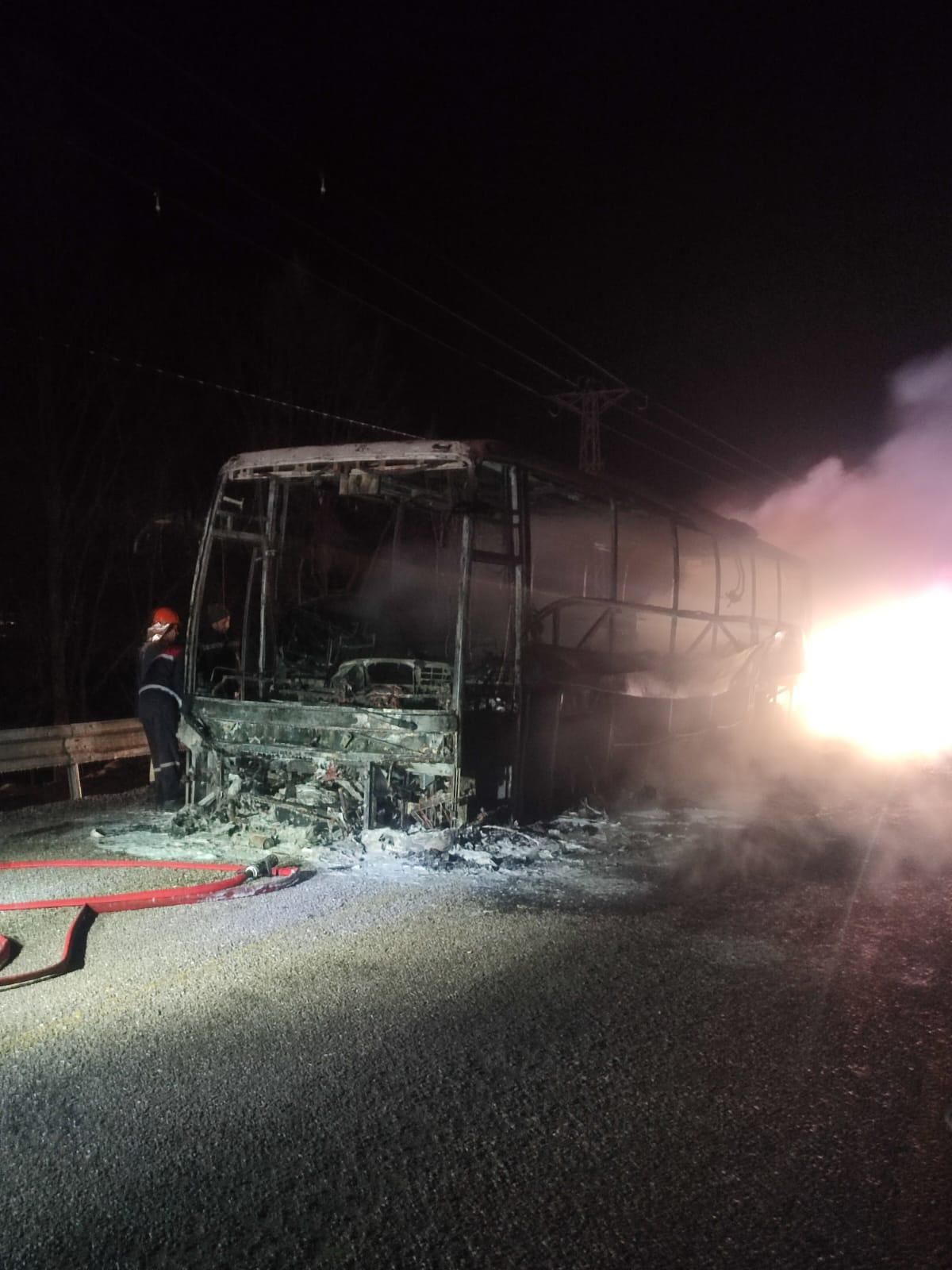 Kastamonu\'da Yolcu Otobüsü Alev Aldı, 21 Yolcu Tahliye Edildi