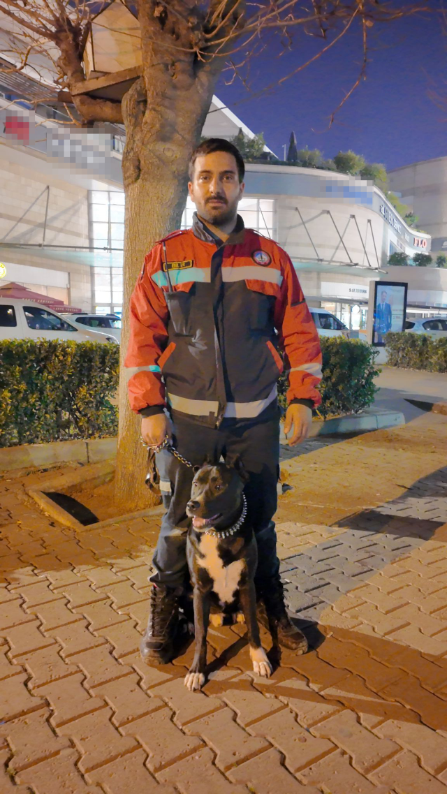 Kuyumcudan 3 kilo altın çalan hırsız 2 gündür AVM içinde aranıyor