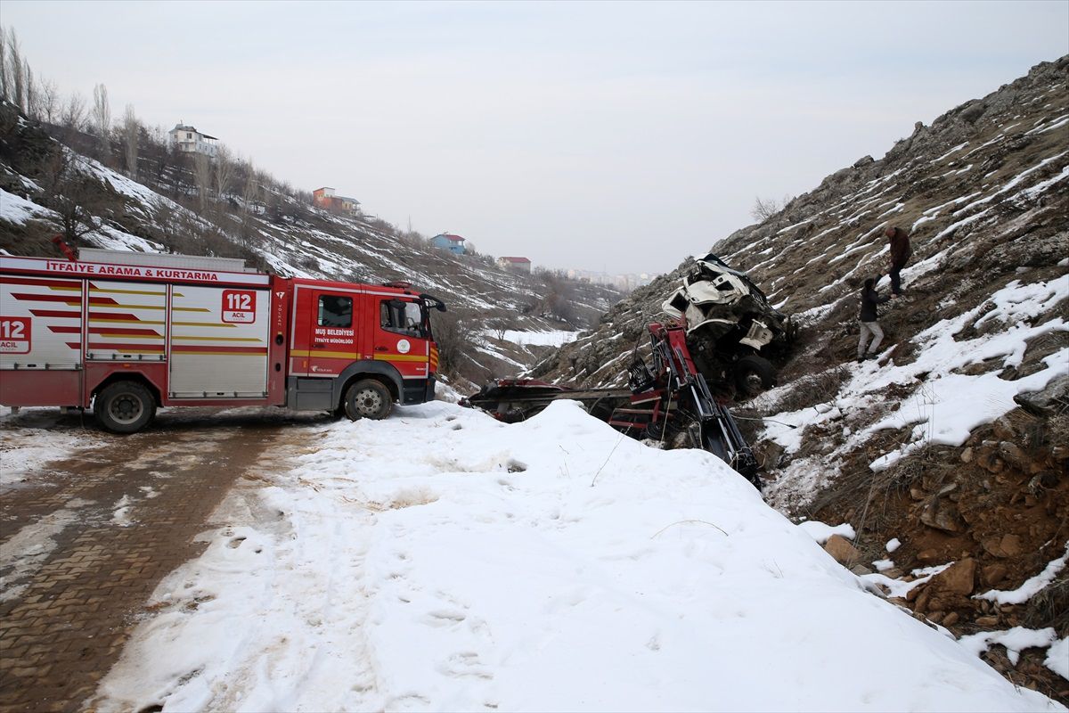 Muş\'ta Uçurumdan Yuvarlanan Vinç Kullanılamaz Hale Geldi