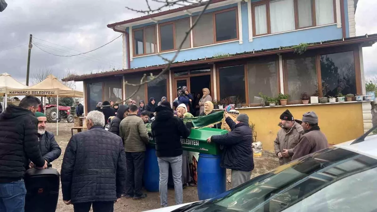 Oğlu tarafından vurulan kadın toprağa verildi