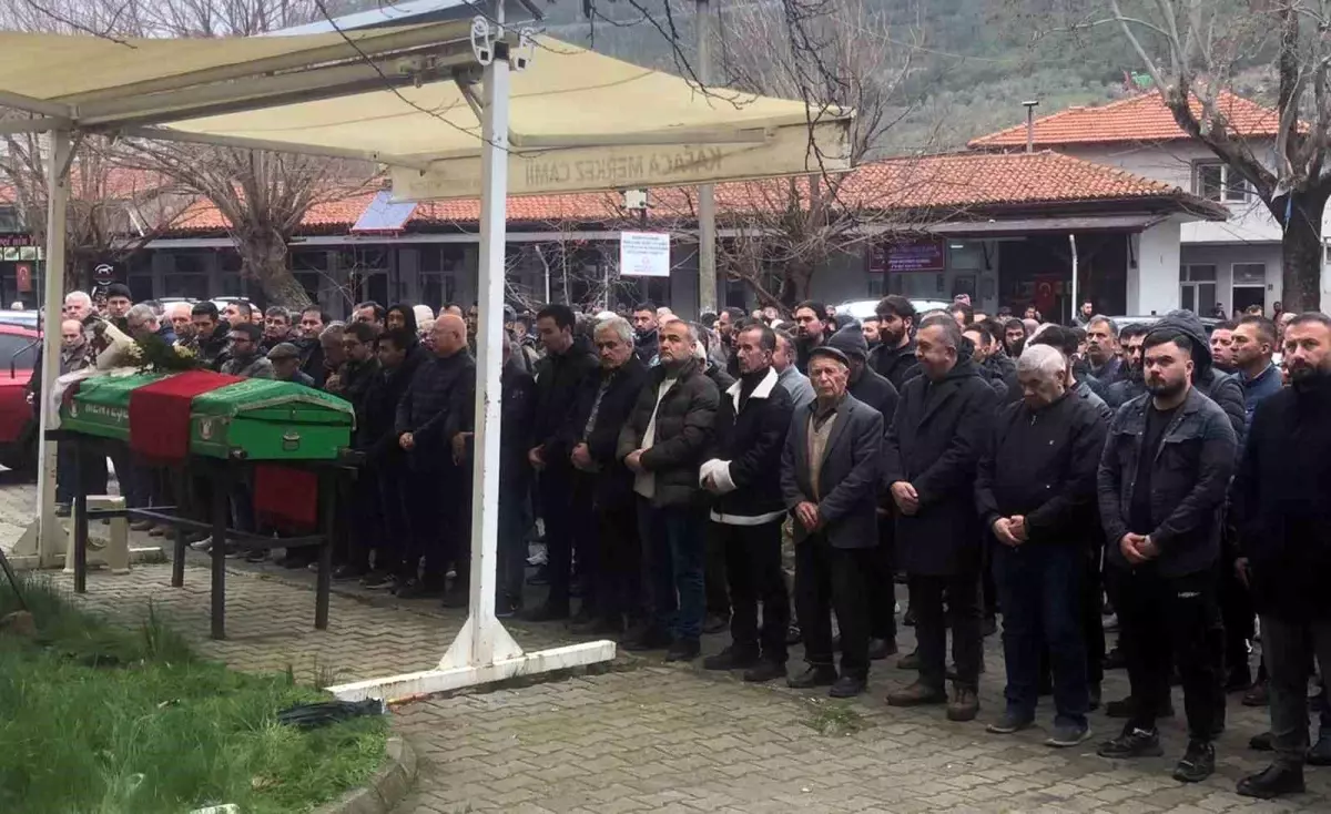 Hamile Hemşire Özge Özçelik Pala Hayatını Kaybetti