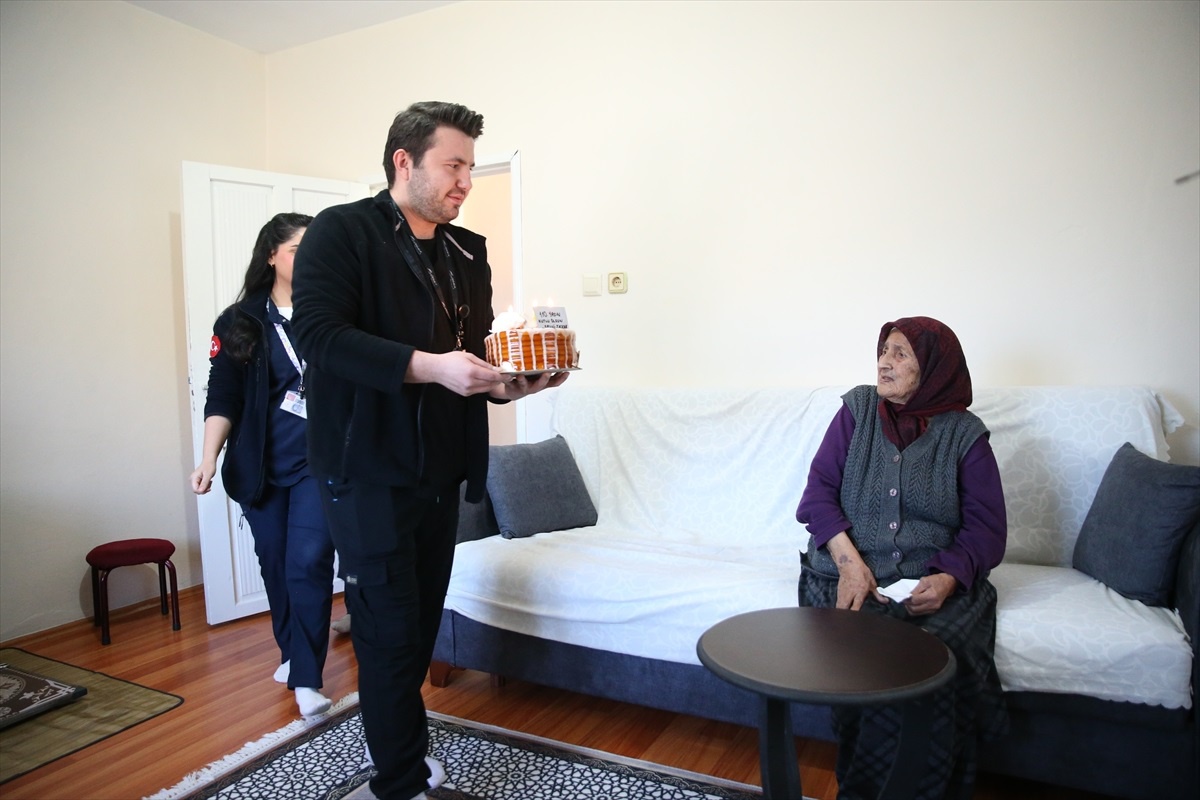 110 Yaşındaki Selvi Nine Sağlığıyla Göz Dolduruyor