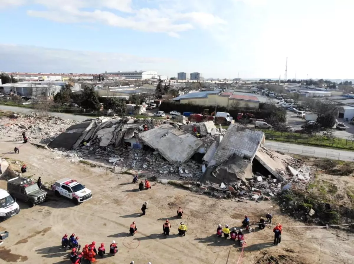 Silivri Belediyesi\'nden Deprem Tatbikatı