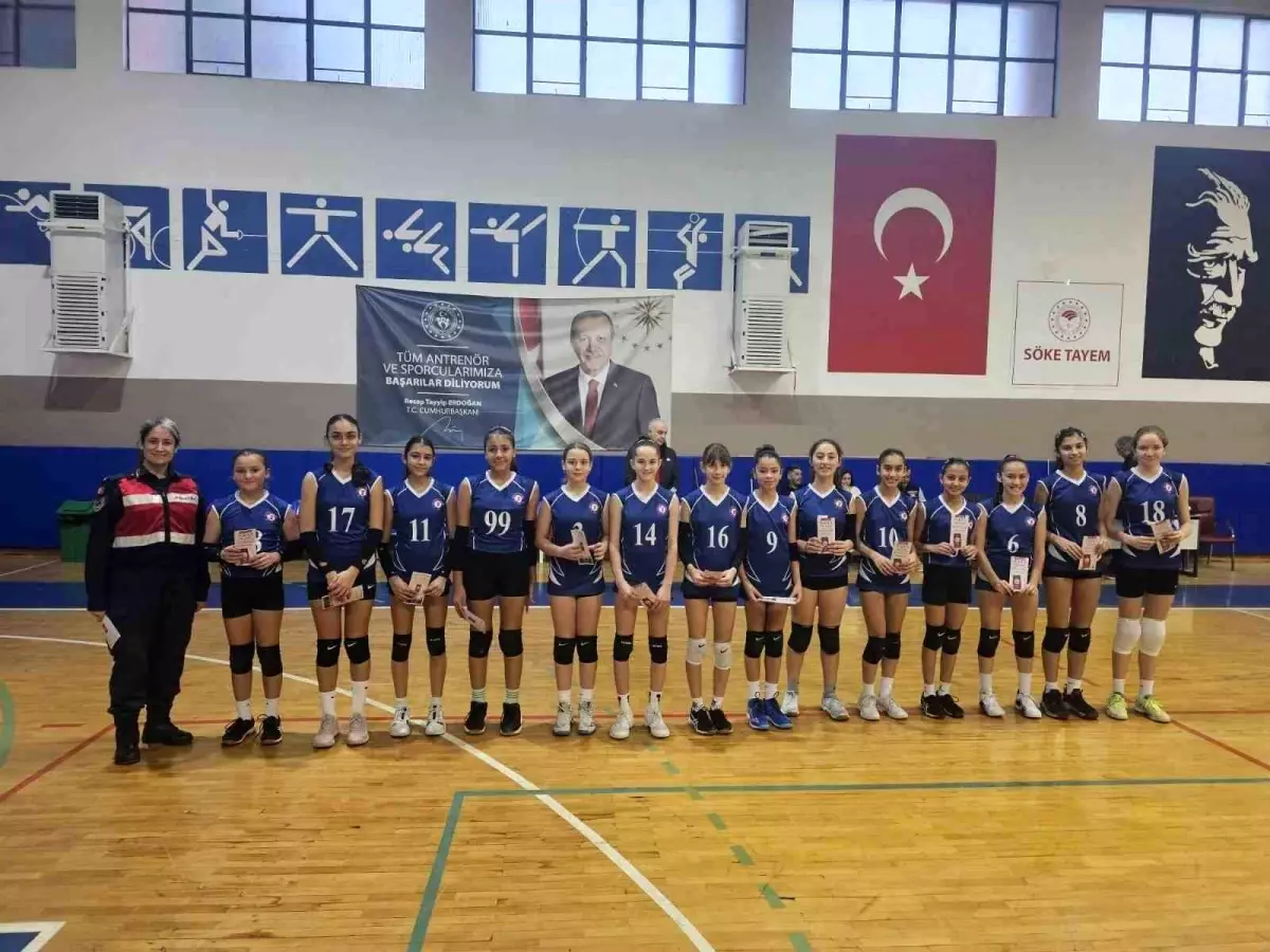 Jandarmadan Voleybol Maçı Öncesi KADES Tanıtımı