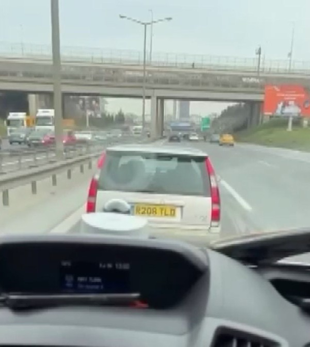 Yabancı Plakalı Araç, Ambulansa Yol Vermedi