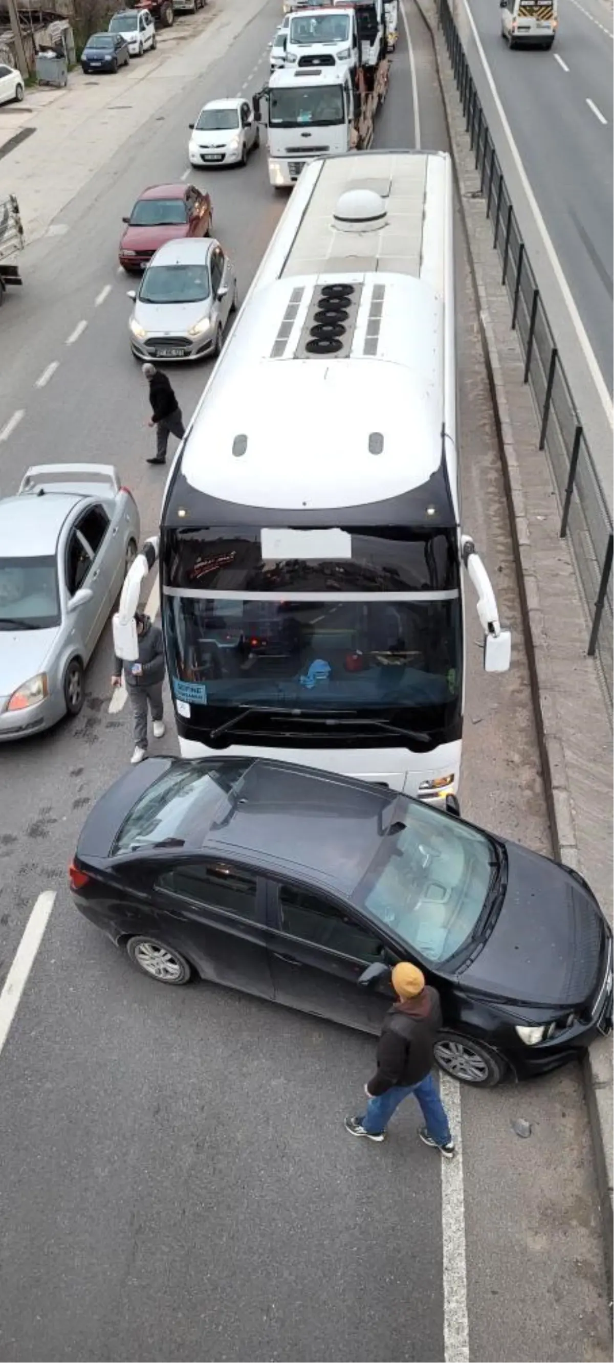 Yalova-İzmit Yolunda Maddi Hasarlı Kaza