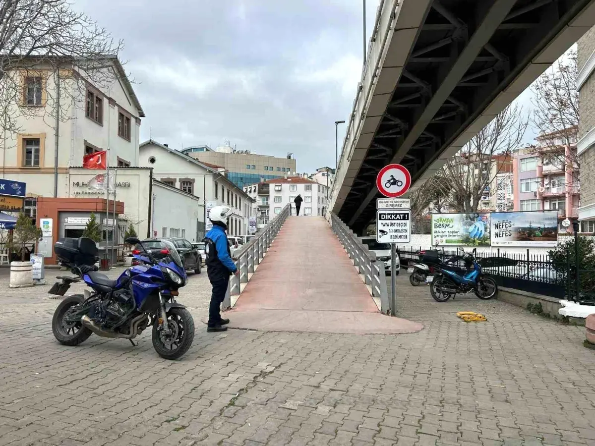 Balıkesir\'de Yaya Güvenliği İçin Üst Geçide Kamera Sistemi Kuruldu