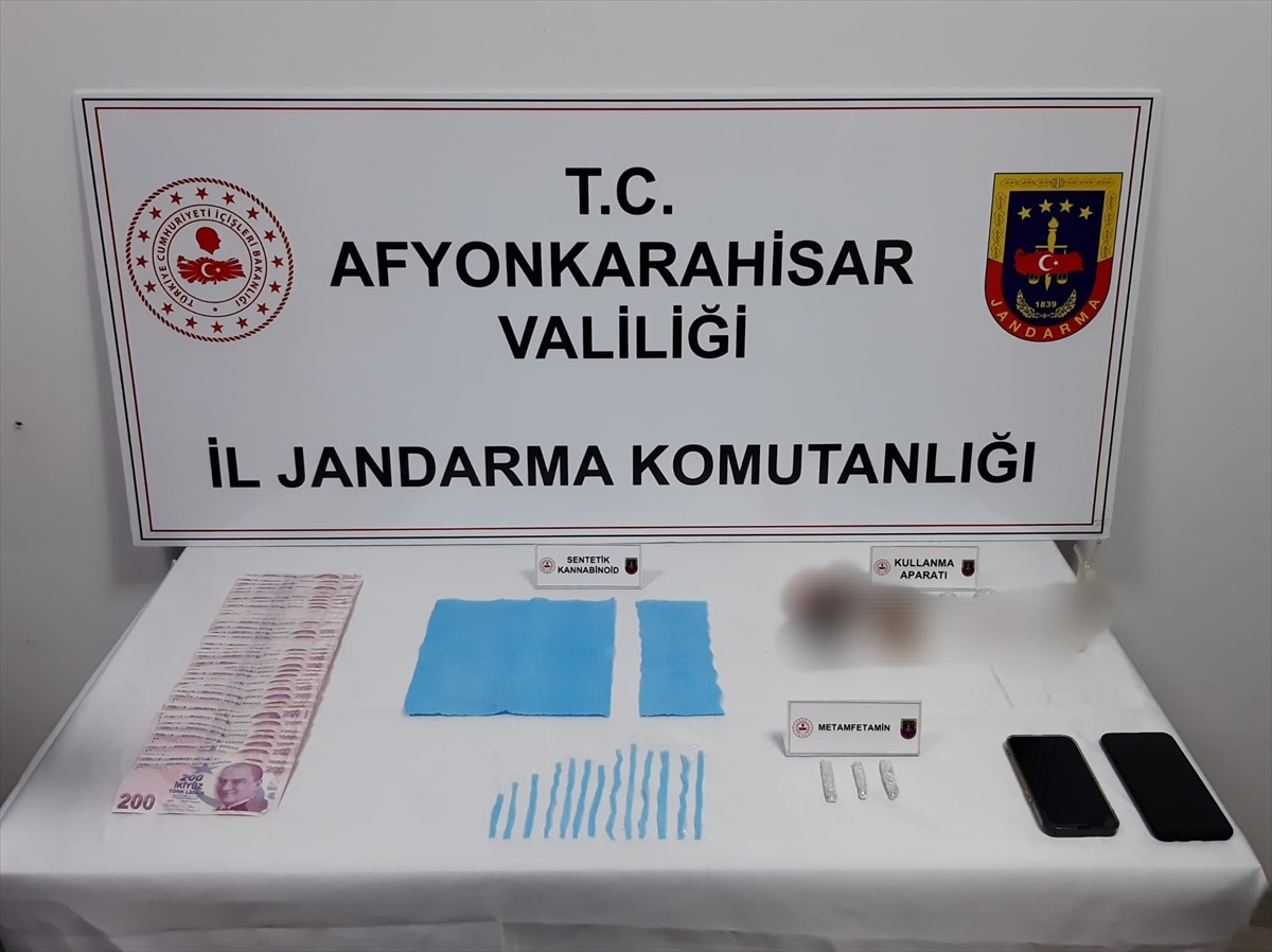 Afyonkarahisar\'da Uyuşturucu Operasyonu: 5 Gözaltı
