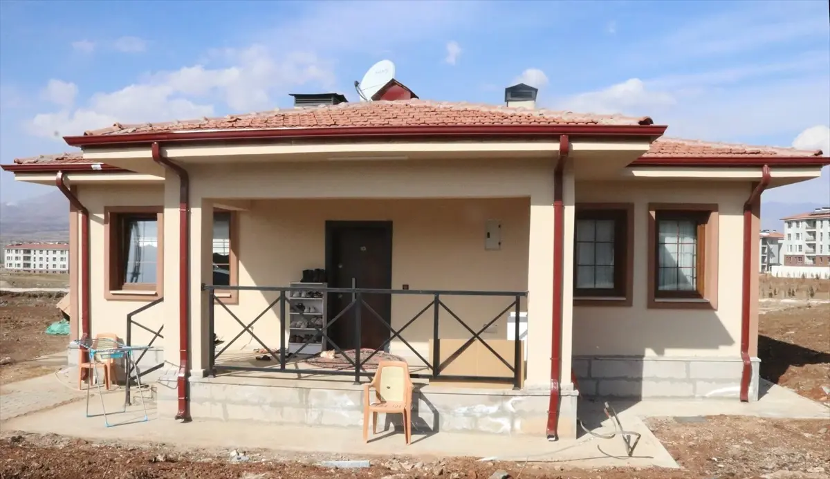 Altıntop Mahallesi Sakinleri Yeni Evlerine Kavuştu