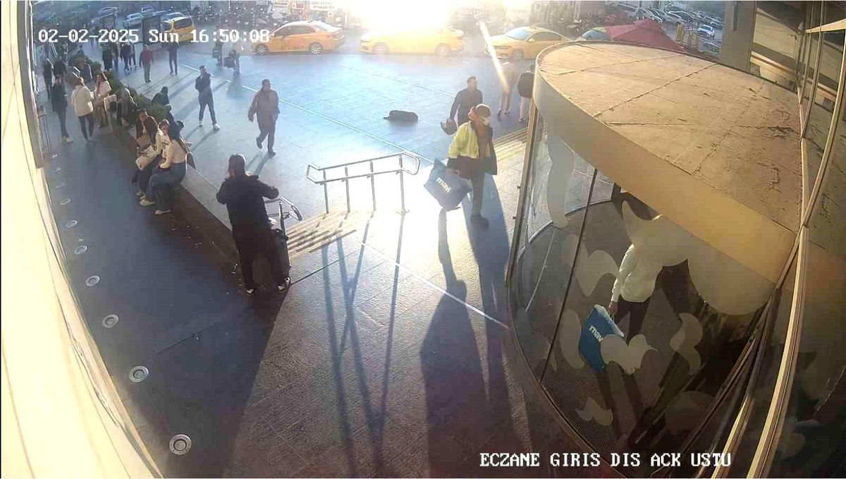 Adana\'da Hırsızlık Girişimi Güvenlik Kamerasında