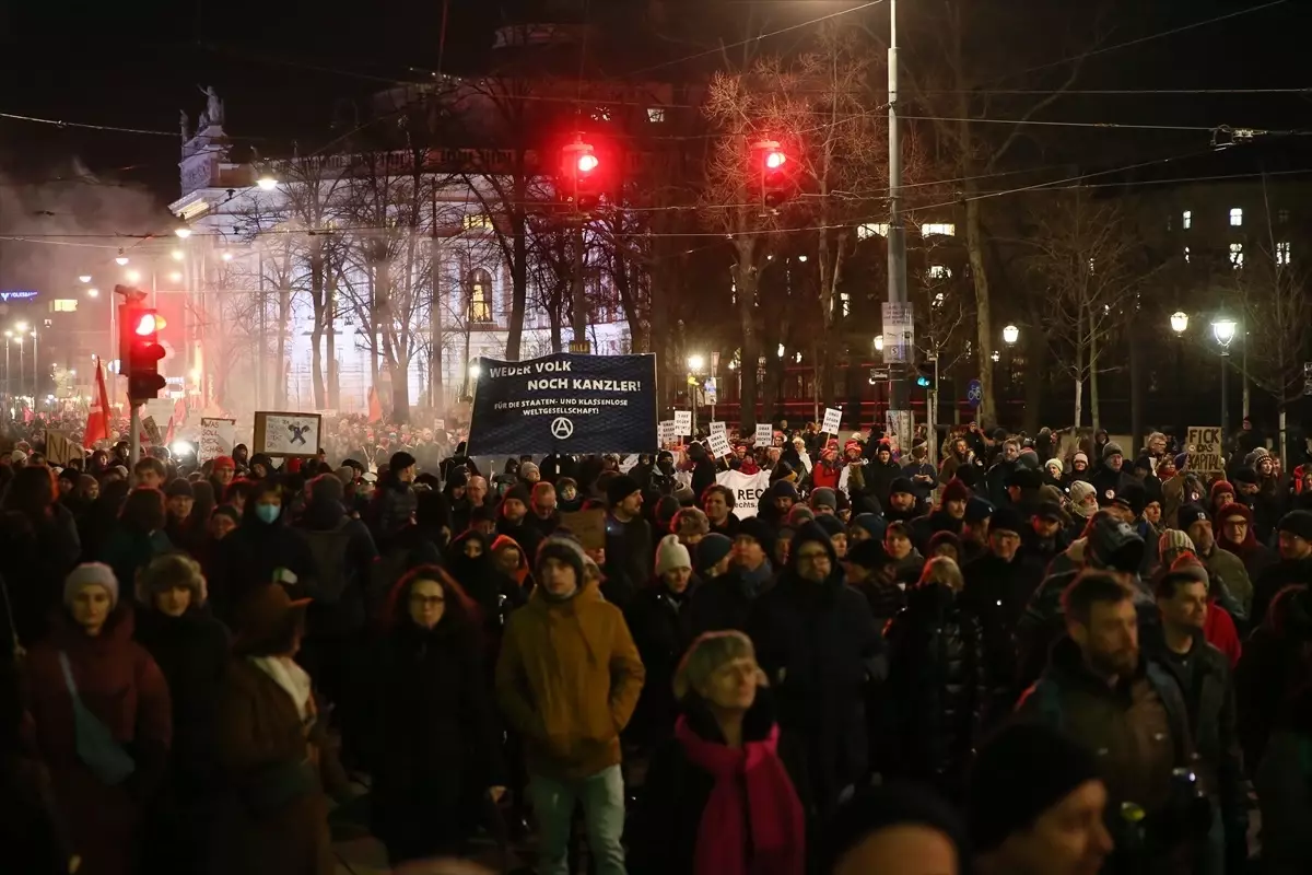 Viyana\'da Aşırı Sağa Protesto