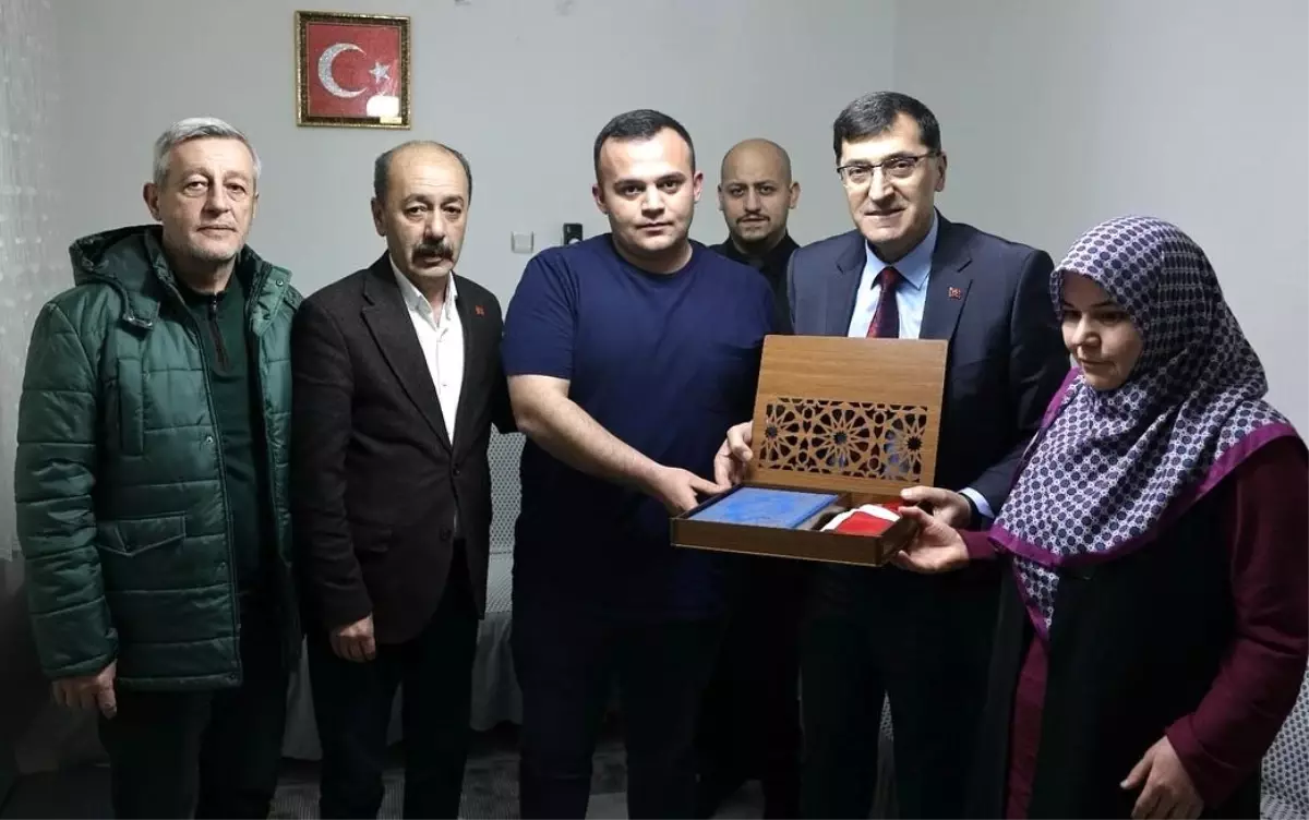 Başkan Eyüp Kahveci\'den şehit ailesine anlamlı ziyaret