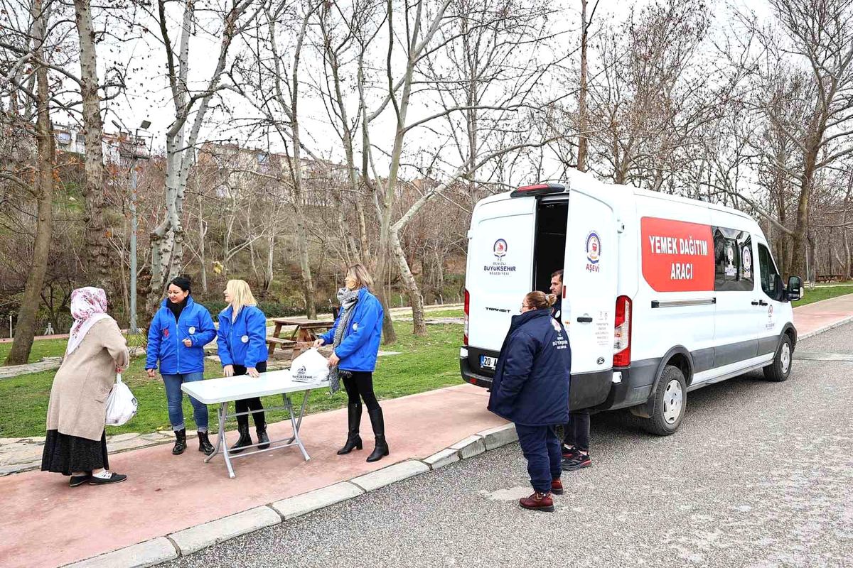 Denizli\'de Öğrencilere Beslenme Desteği Devam Ediyor