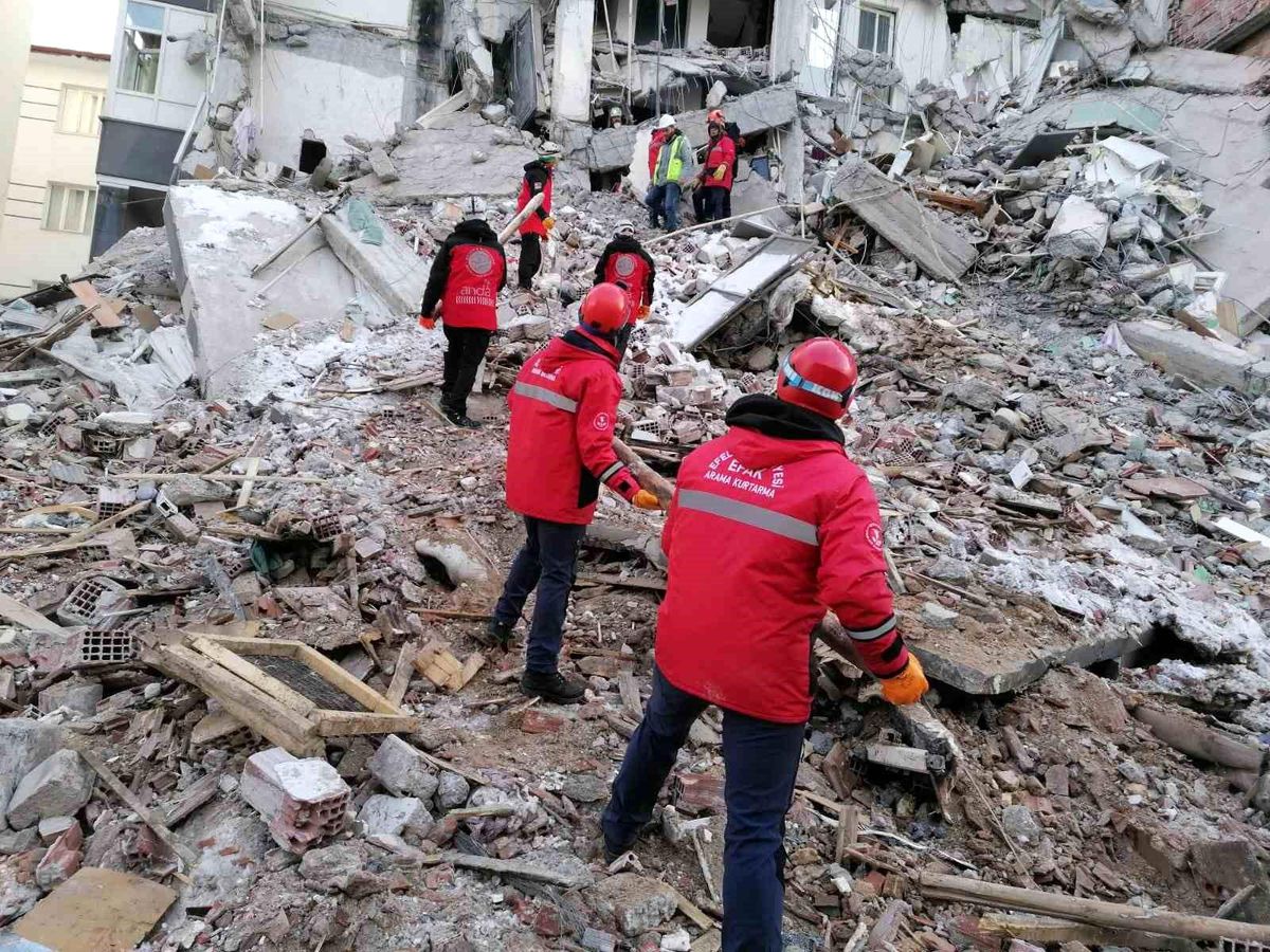 Efeler Belediyesi Arama Kurtarma Ekibi Eğitimlerine Devam Ediyor