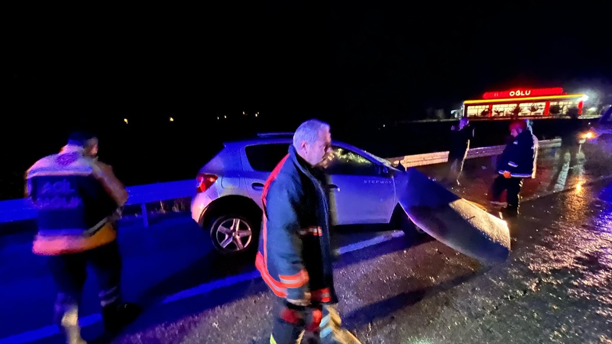 Elazığ\'da Otomobil Kazası: 4 Yaralı
