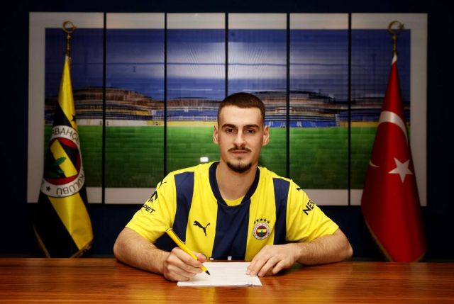Fenerbahçe yeni transferini ayağına top değmeden yolluyor Fenerbahçe yeni transferini ayağına top değmeden yolluyor