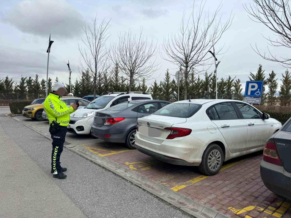 Eskişehir\'de Hatalı Parkinga 241 Ceza