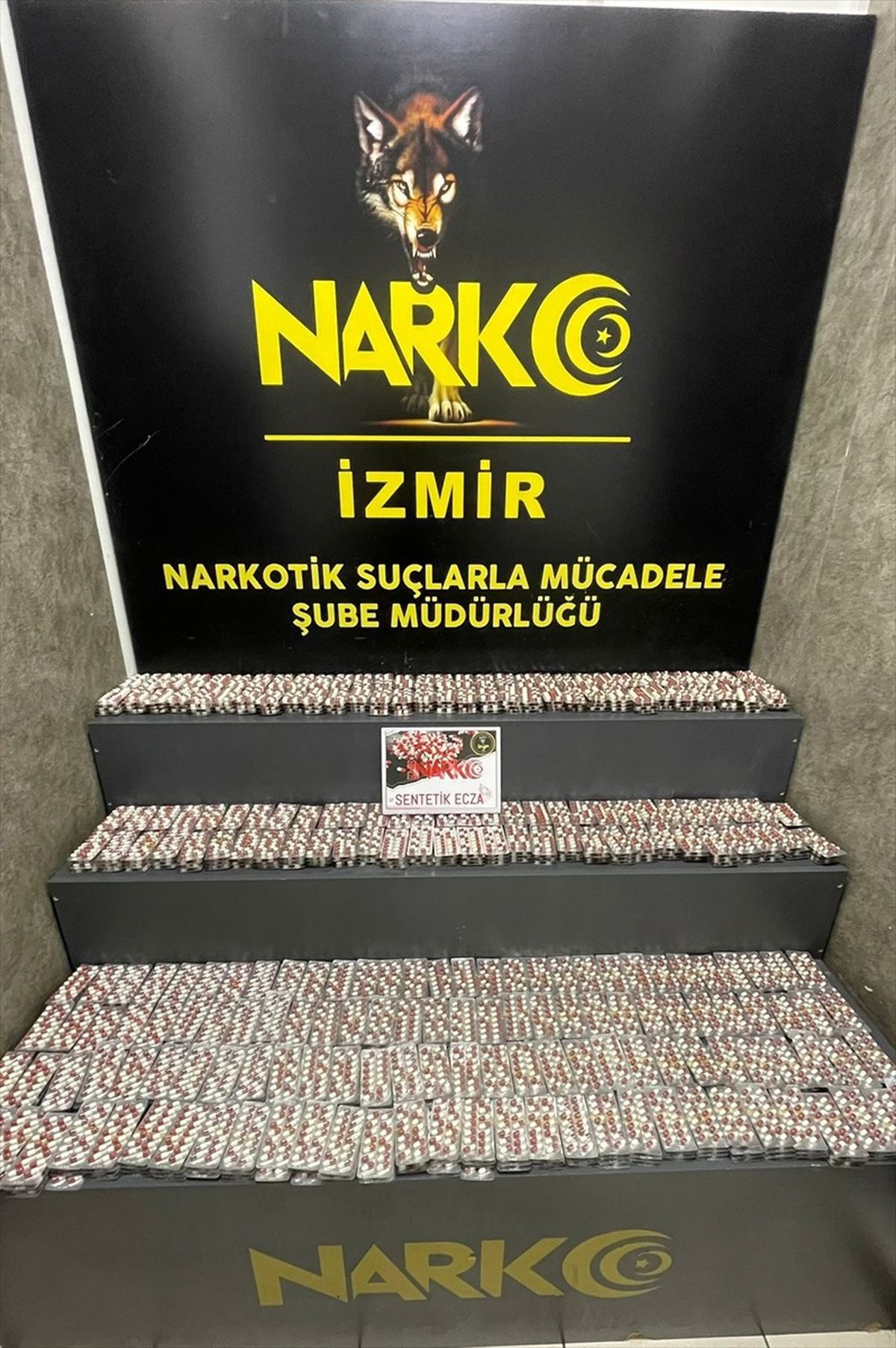 İzmir\'de Uyuşturucu Operasyonu: 3 Tutuklama