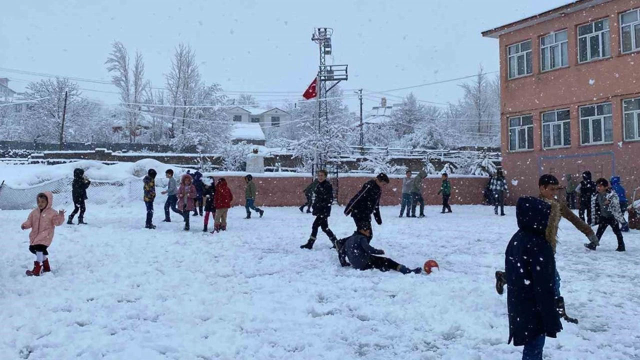 Kar yağdı, 8 ilde okullar tatil edildi