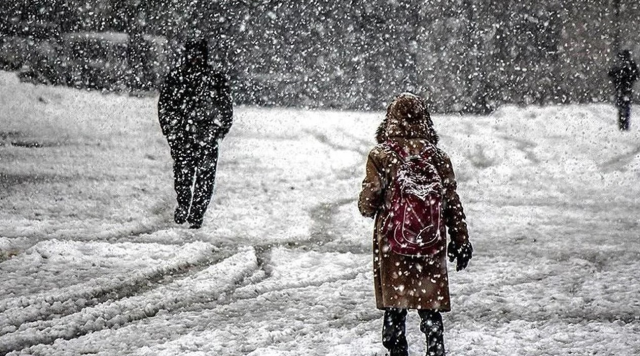 Kar yağışı yurdu esir aldı, 14 ilde okullar tatil edildi