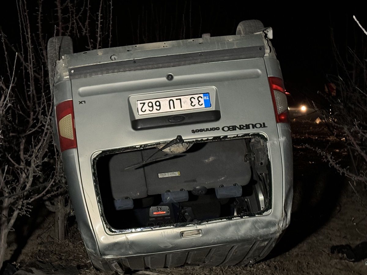 Karaman\'da Trafik Kazası: Sürücü Yaralandı