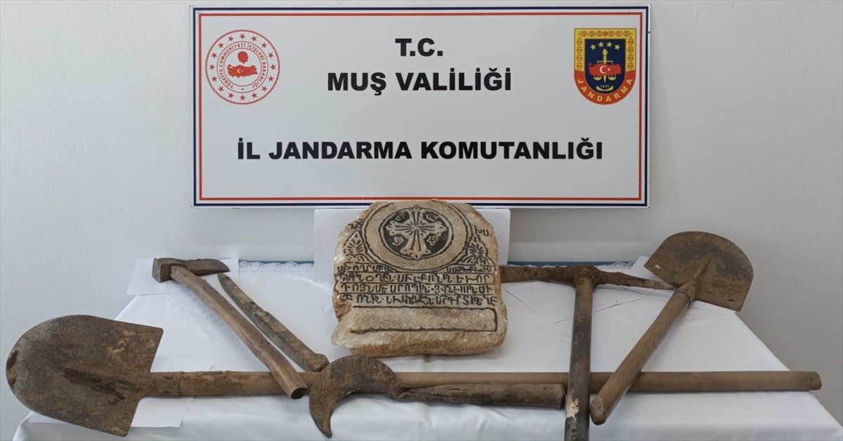 Muş\'ta Kaçak Kazıda Tarihi Eser Ele Geçirildi