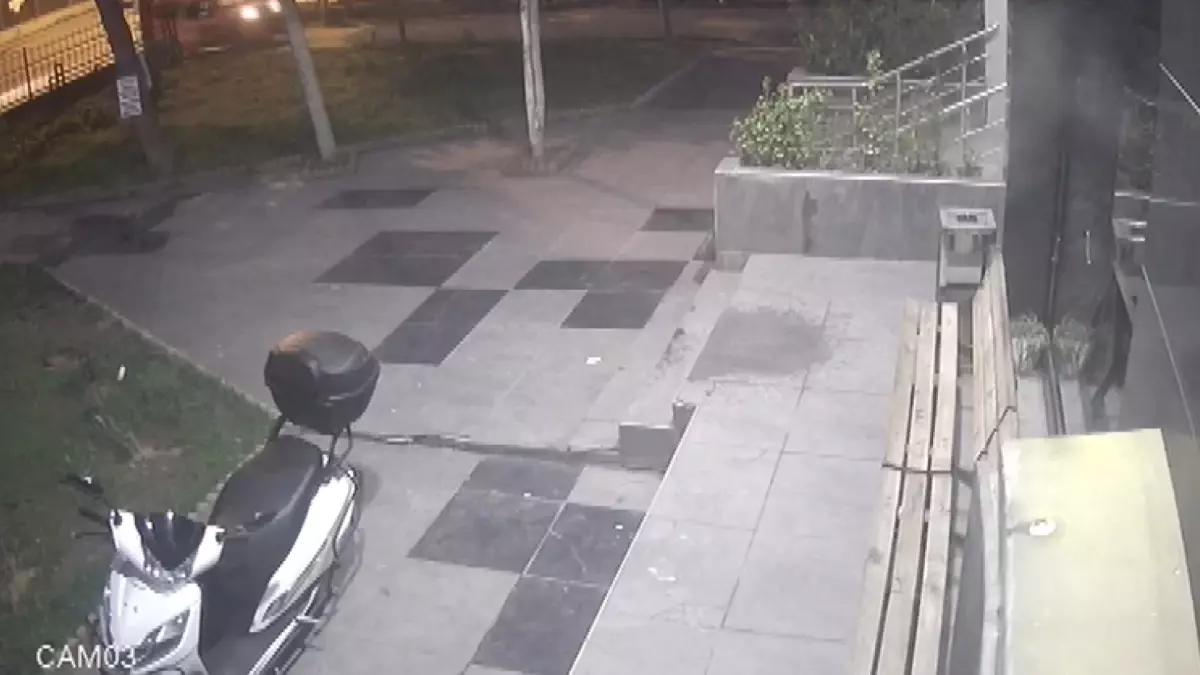 Pendik\'te Kavga Sonrası İş Yerlerine Kurşun Yağdırdılar
