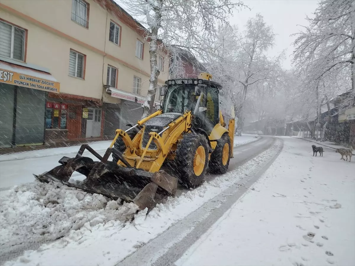 Pozantı\'da Kar Yağışı Başladı