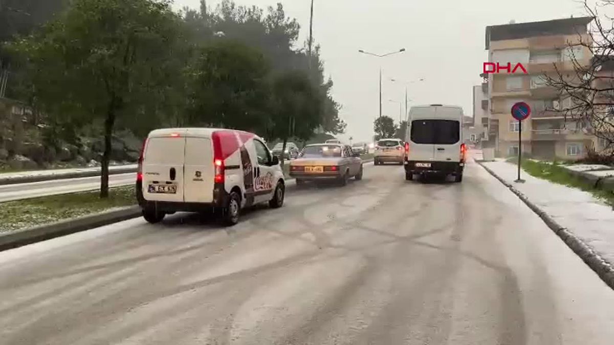 Samsun\'da Kar Yağışı Trafiği Olumsuz Etkiledi